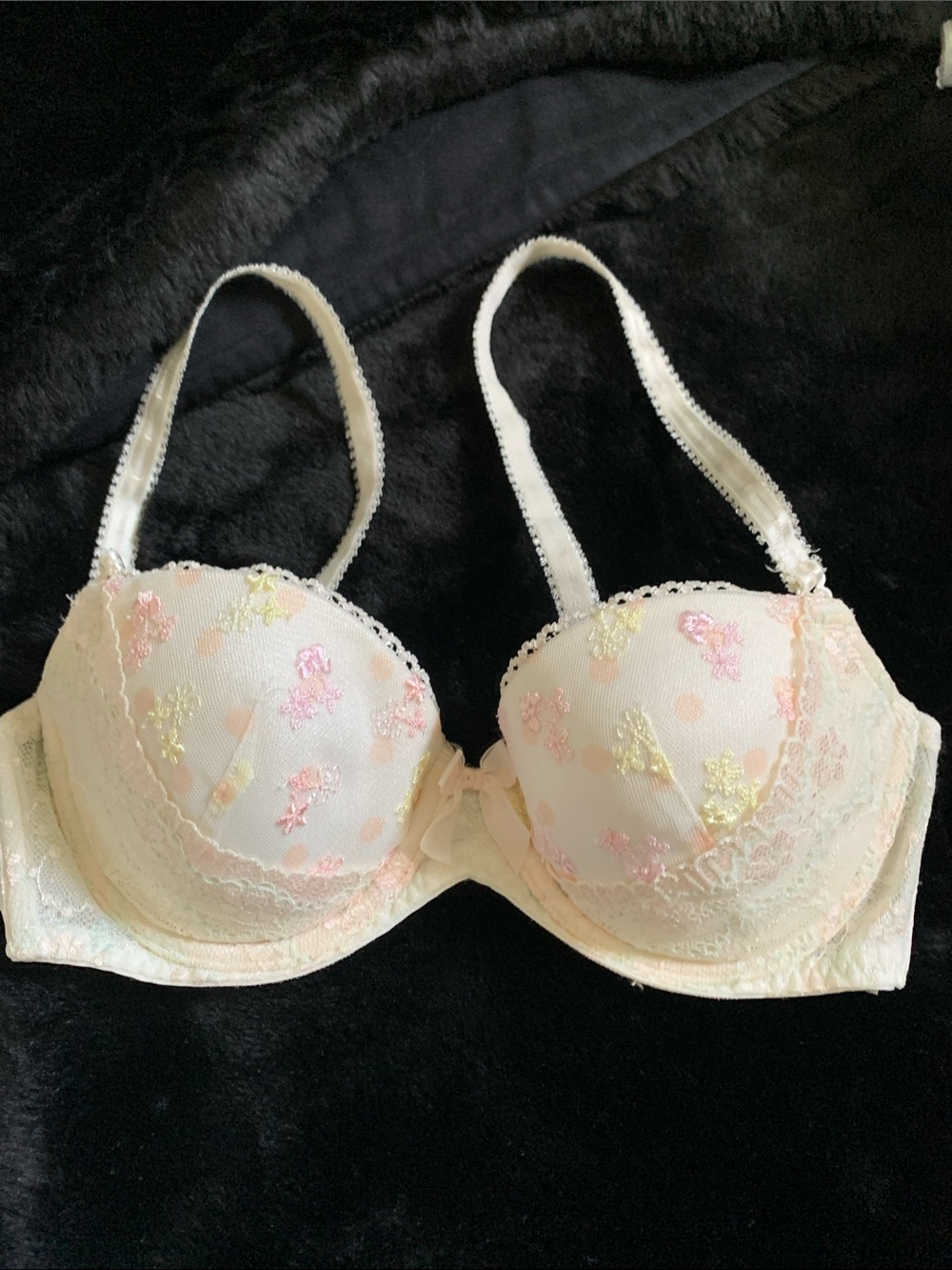 Triumph Japan 🇯🇵 yume miru bra Cream Bra with Pink and Yellow Floral Embroidery